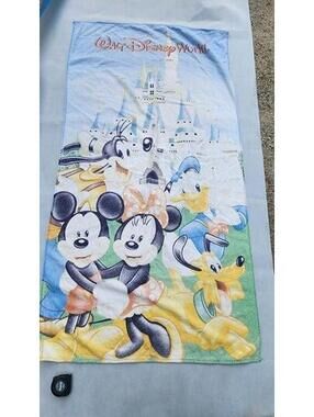 Disney Exclusive Beach Towel - Mickey  Mouse And Friends At The Castle
